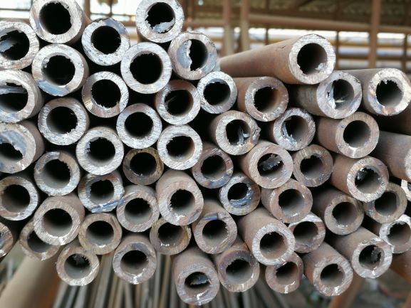 選購(gòu)山西無(wú)縫鋼管時(shí)要注意浮銹與生銹的區(qū)別